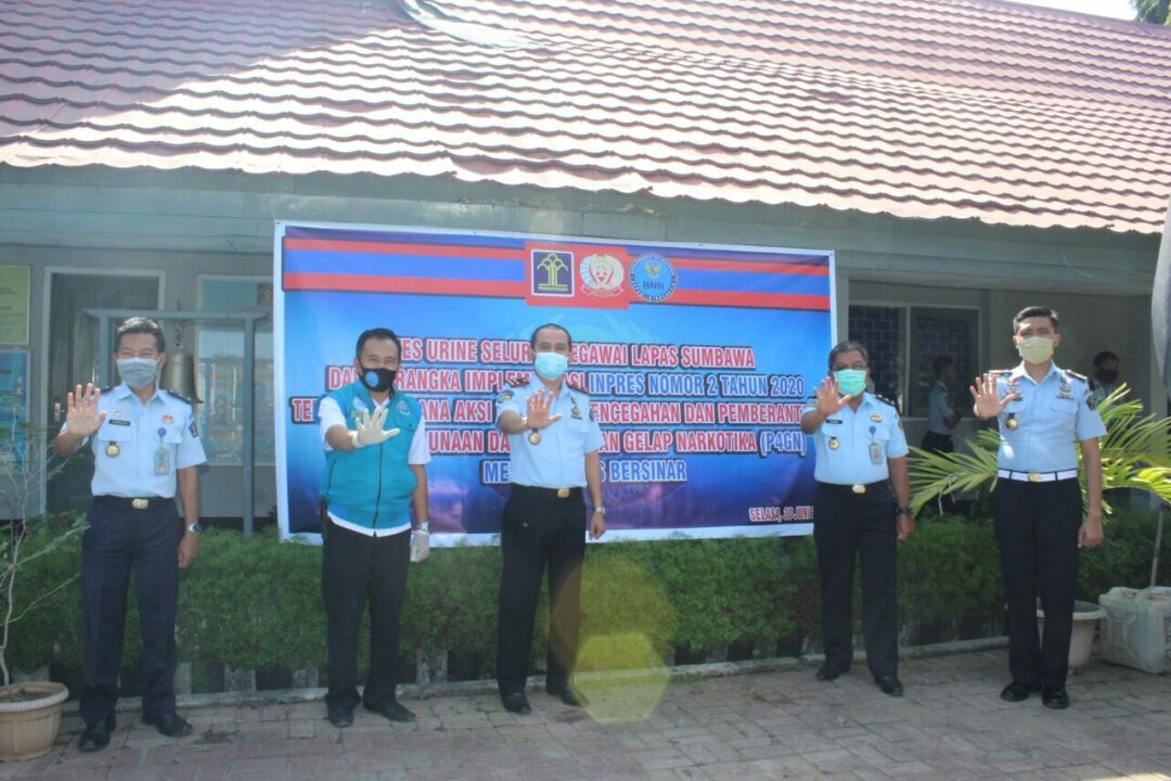 Test Urine di Lembaga Pemasyarakatan Kelas IIA Sumbawa dalam Rangka Impementasi Inpres No 2 Tahun 2020