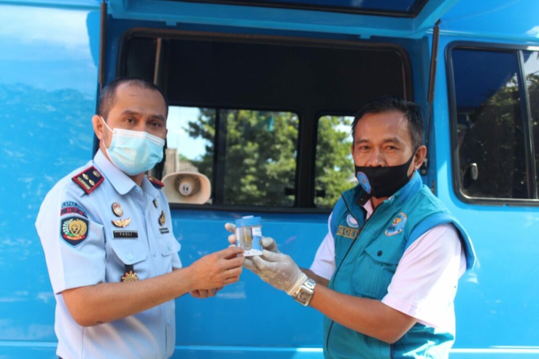 Test Urine di Lembaga Pemasyarakatan Kelas IIA Sumbawa dalam Rangka Impementasi Inpres No 2 Tahun 2020
