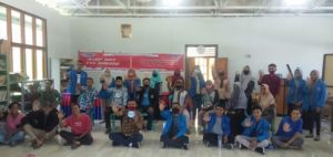 Ajak Masyarakat Desa Pelat Tolak Narkoba, Tim KKL Universitas Samawa Gandeg BNNK Sumbawa Sosialisasi P4GN