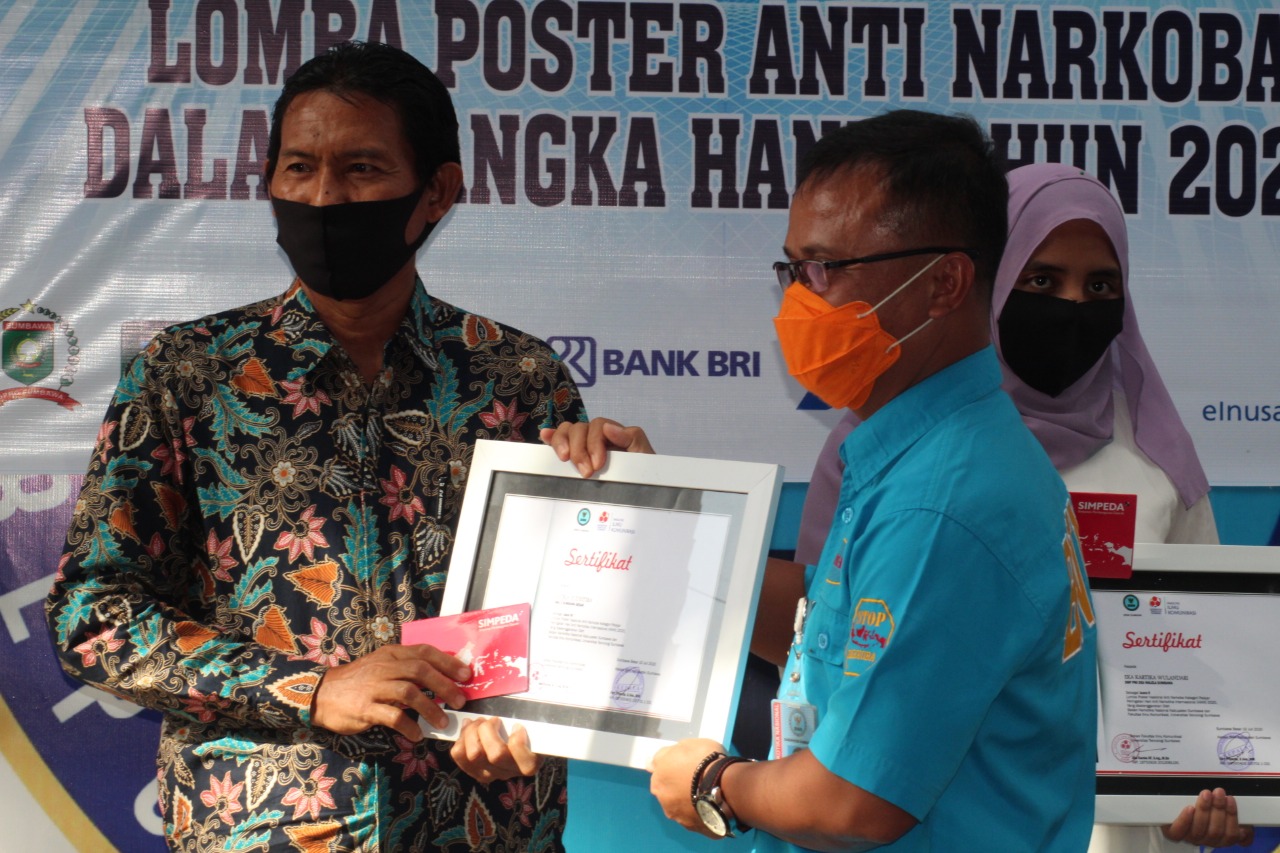 Penyerahan Hadiah Bagi Pemenang Lomba Poster Nasional Anti Narkoba dalam Rangka Peringatan HANI 2020