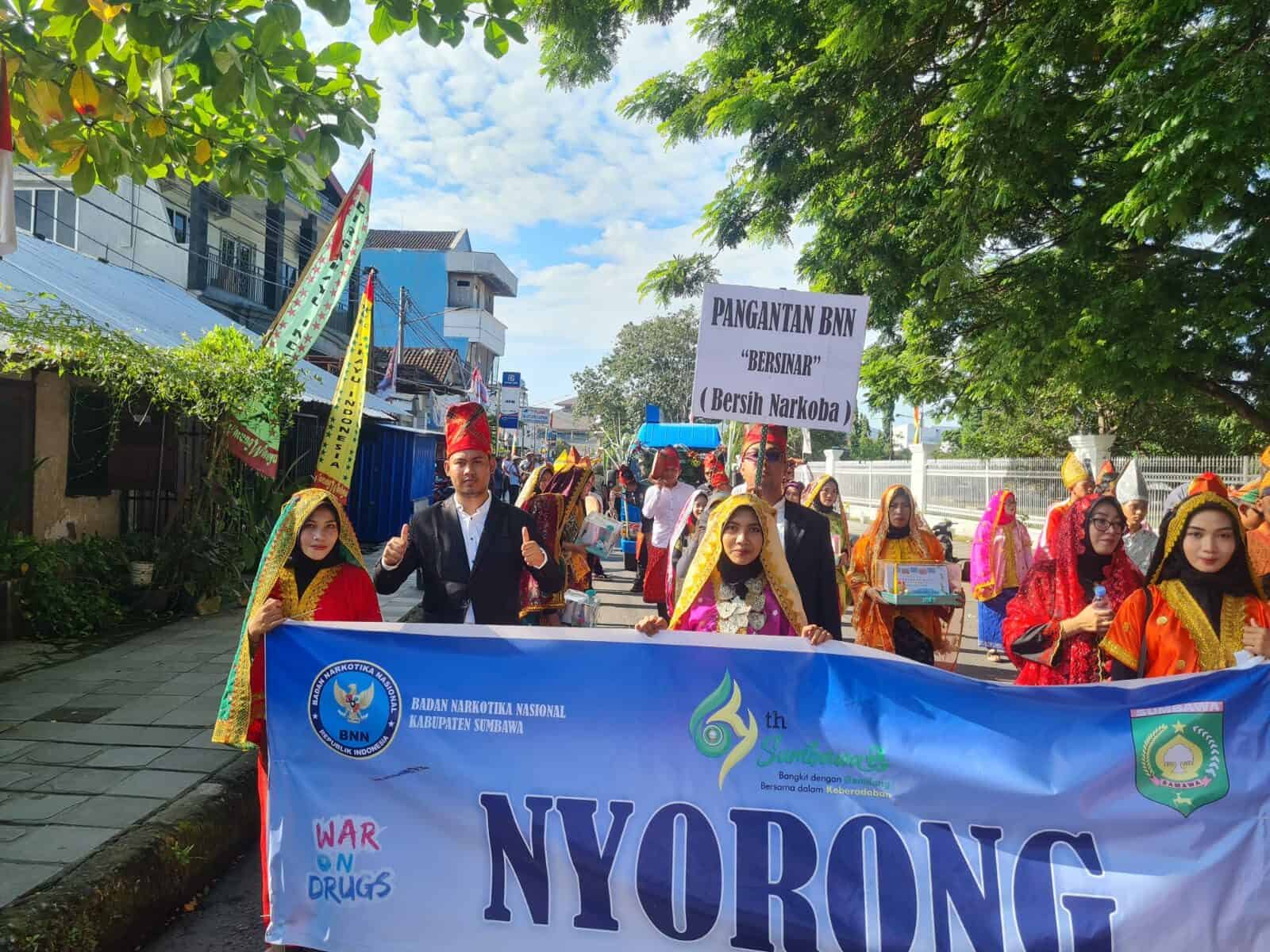 Pawai Budaya dalam Rangka Memeriahkan HUT Sumbawa ke-64 Tahun Pawai Budaya dalam Rangka Memeriahkan HUT Sumbawa ke-64 Tahun