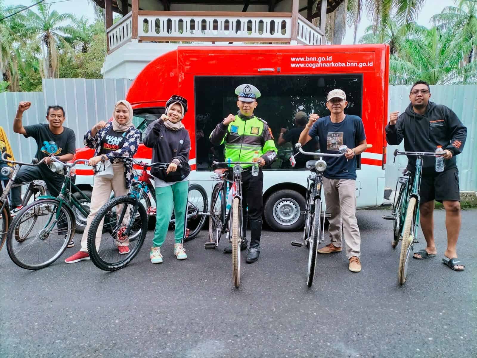 Bersepeda Maras Bersama Pusaka Komunitas Sepeda Tua Bersepeda Maras Bersama Pusaka Komunitas Sepeda Tua