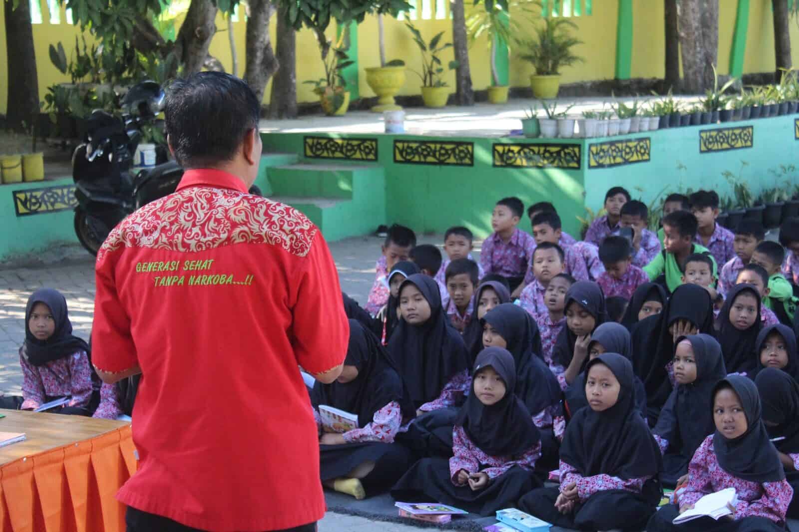BNN Kabupaten Sumbawa Hadir Beri Pemahaman Bahaya Narkoba Bagi Siswa/i SD Negeri Kerekeh BNN Kabupaten Sumbawa Hadir Beri Pemahaman Bahaya Narkoba Bagi Siswa/i SD Negeri Kerekeh